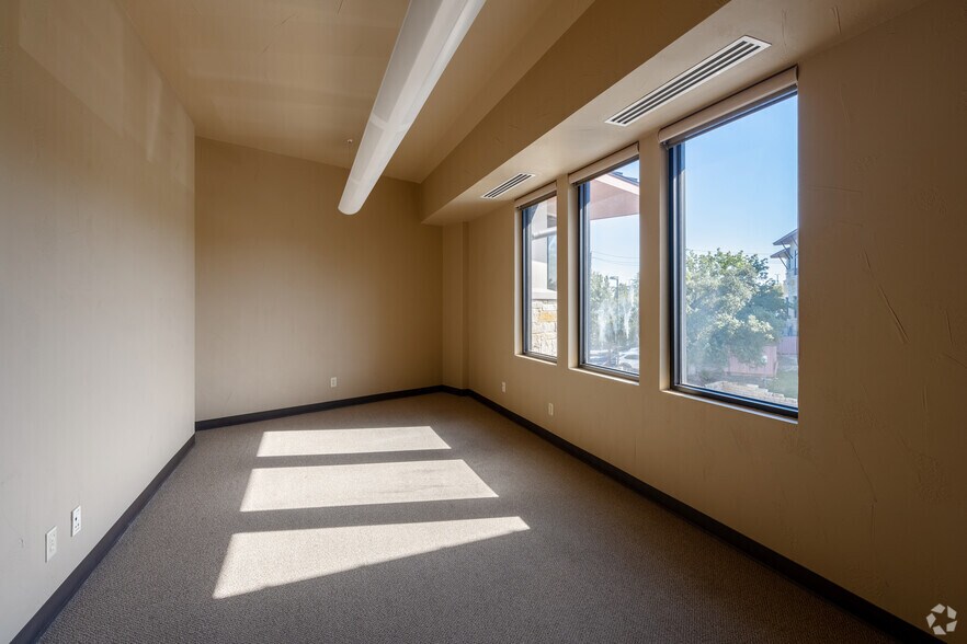 More Photos Of 2802 Flintrock Trce, Austin Coworking Space