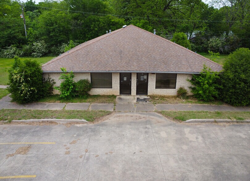 More Photos Of 707 N Waldrip St, Grand Saline Hospital For Lease