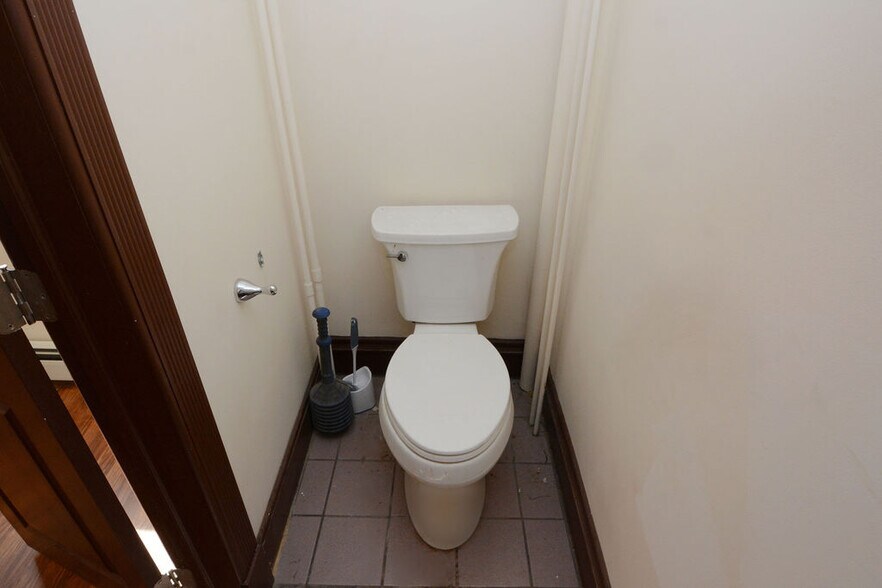 More Photos Of 101 S Main St, Richlandtown Restaurant For Sale