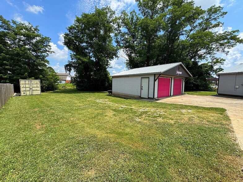 More Photos Of 1916 Jordan Ln NW, Huntsville Freestanding For Sale