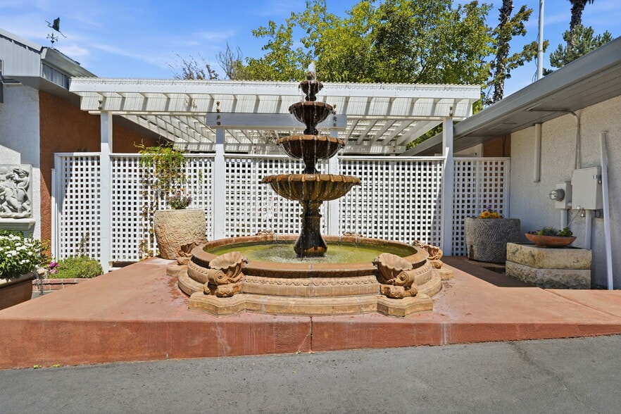 More Photos Of 870 Hartnell Ave, Redding Garden Center For Sale