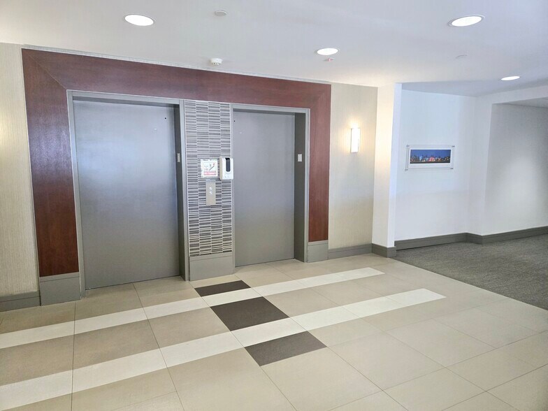 More Photos Of 290 NW 165th St, North Miami Beach Office For Lease