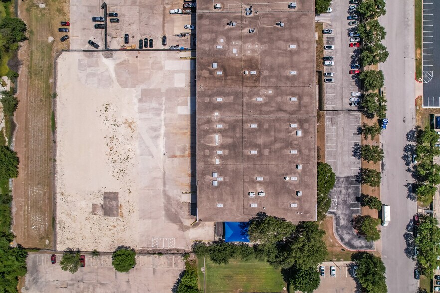 More Photos Of 10420 Metric Blvd, Austin Warehouse For Lease
