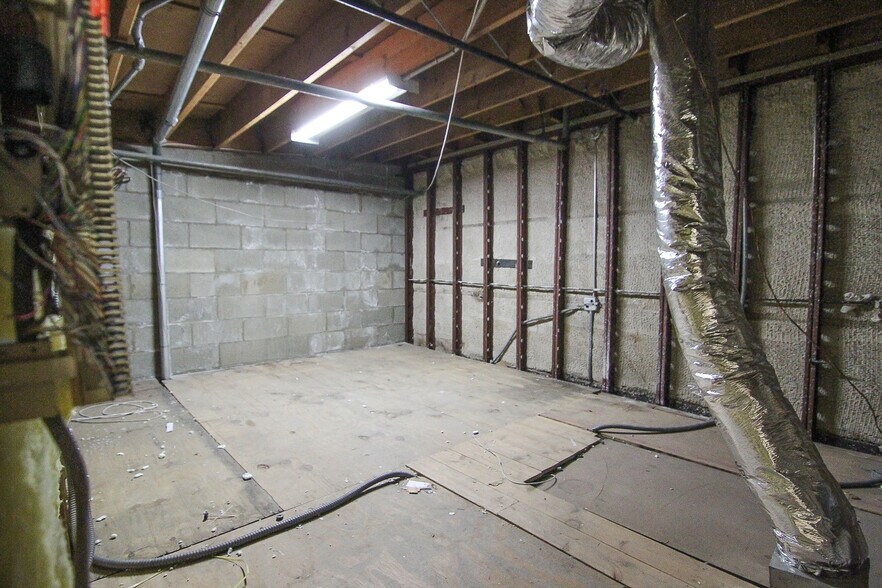 More Photos Of 26081 Bouquet Canyon Rd, Santa Clarita Freestanding For Lease