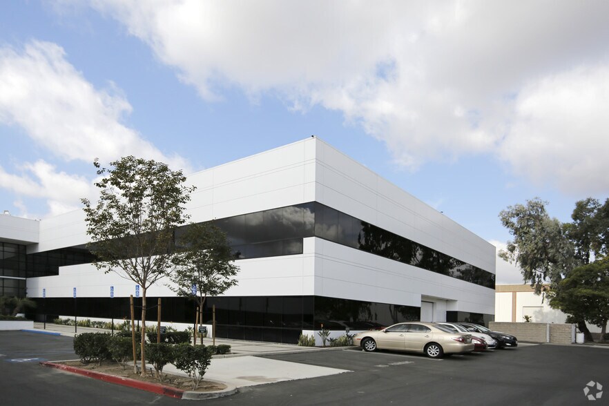 More Photos Of 2355 Main St, Irvine Office For Lease