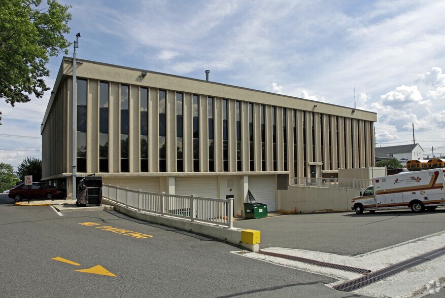 More Photos Of 409 Minnisink Rd, Totowa Office For Lease