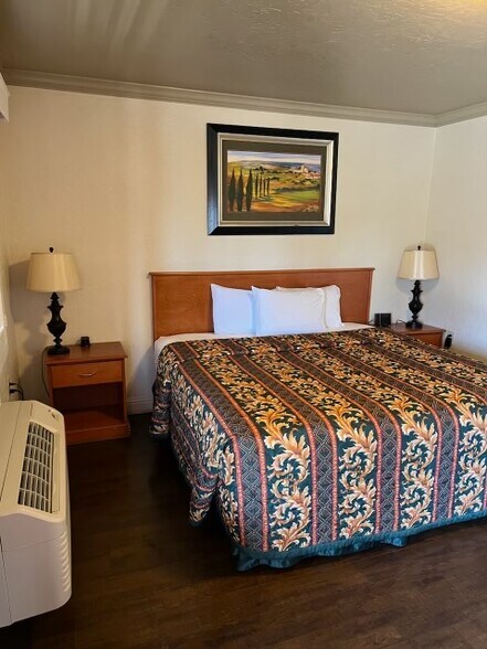 More Photos Of 550 S Auburn St, Colfax Hotel For Sale