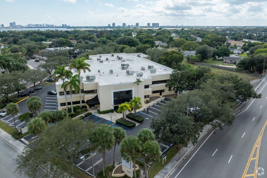 More Photos Of 4400 N Congress Ave, West Palm Beach Medical For Sale