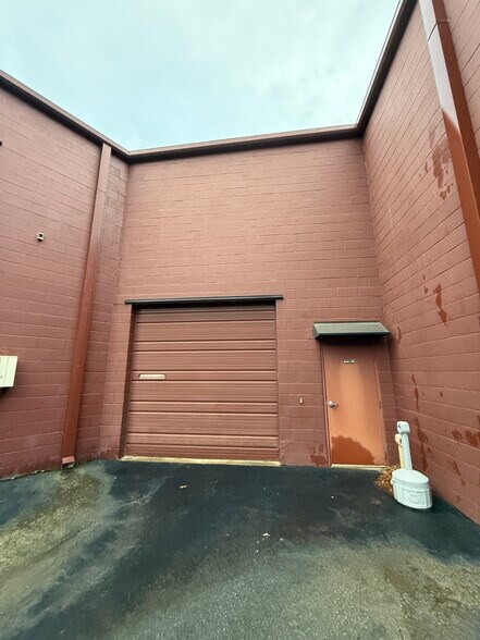 More Photos Of 1880 W Oak Pky, Marietta Loft Creative Space For Lease