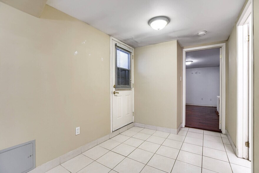 More Photos Of 4 Oriole Gdns, Toronto Apartments For Sale