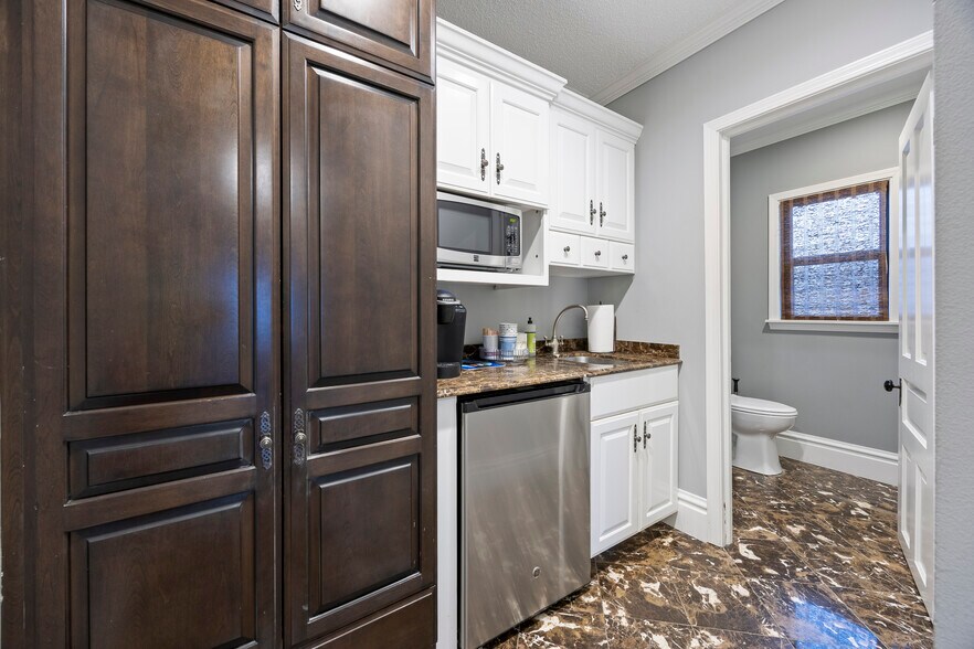 More Photos Of 121 N Washington St, Naperville Medical For Lease