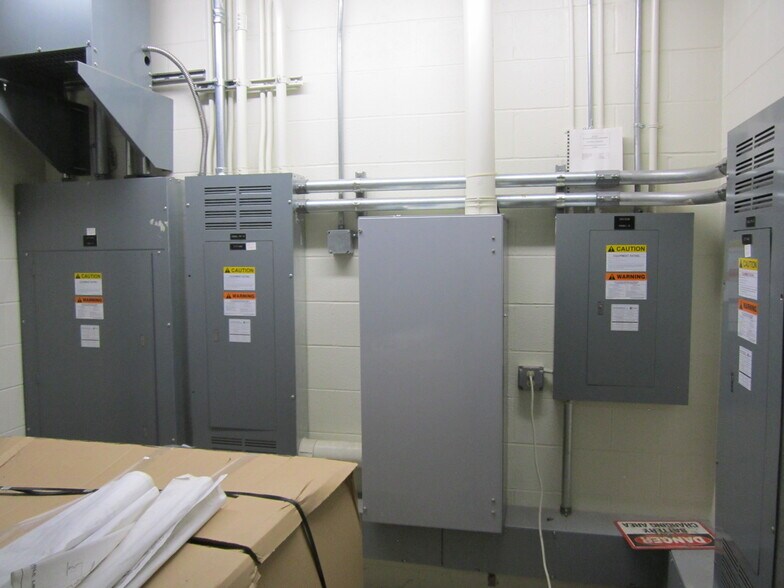 More Photos Of 3910 South Ave, Youngstown Telecom Hotel Data Hosting For Lease