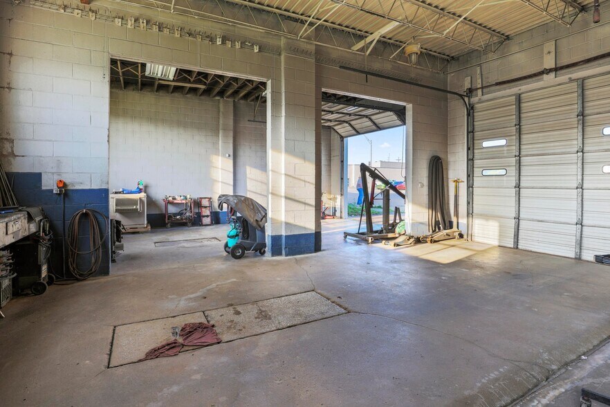 More Photos Of 249 S Wilson St, Vinita Auto Repair For Sale