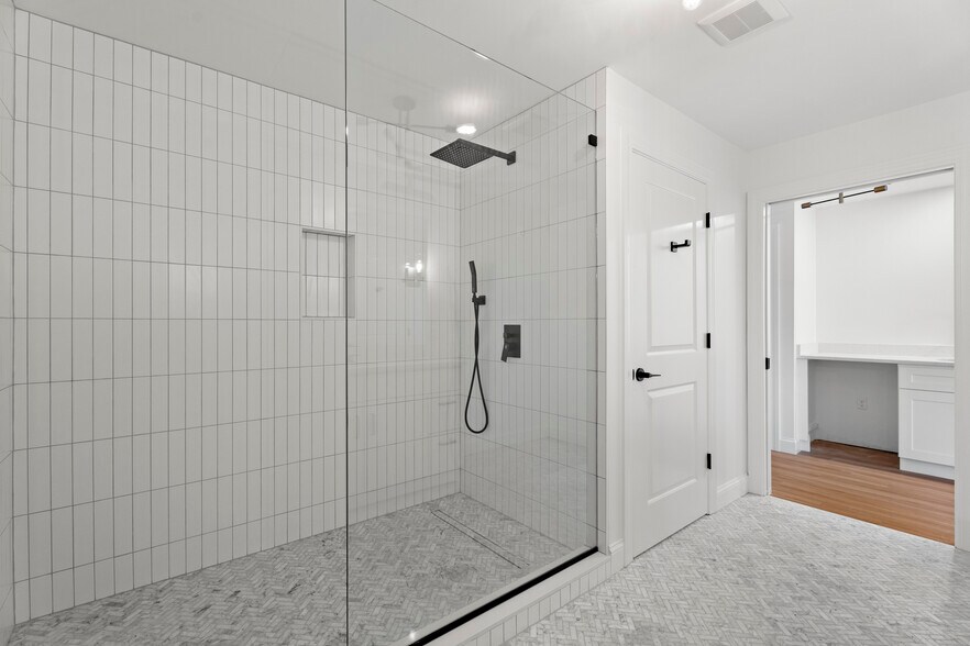 More Photos Of 44 Williams Ave, Mystic General Retail For Sale