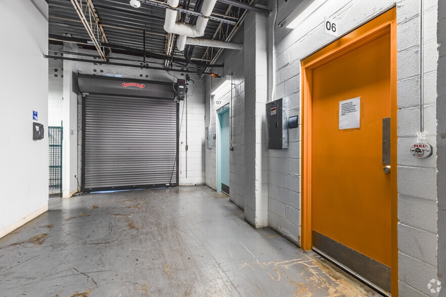 More Photos Of 18 N Dollins Ave, Orlando Warehouse For Lease