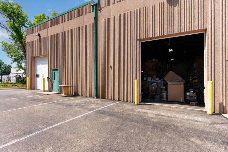 More Photos Of 8555 W 123rd St W, Savage Flex For Lease