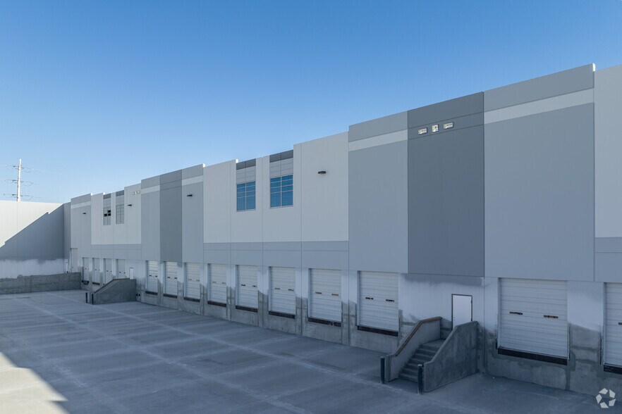 More Photos Of 2327 N Nellis Blvd, Las Vegas Distribution For Lease