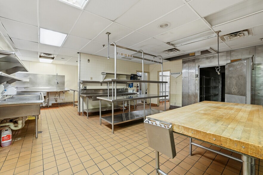 More Photos Of 143 Division St, Stevens Point Restaurant For Sale