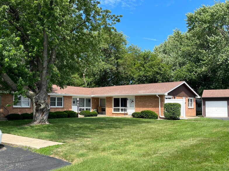 More Photos Of 215 E Division St, Amboy Post Office For Sale