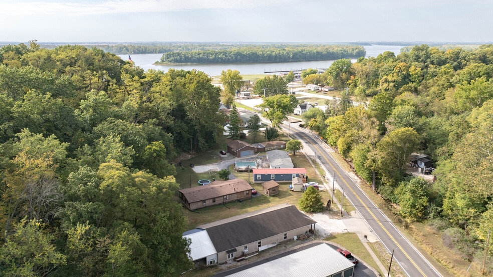 More Photos Of 309 N Market St, Grafton General Retail For Sale