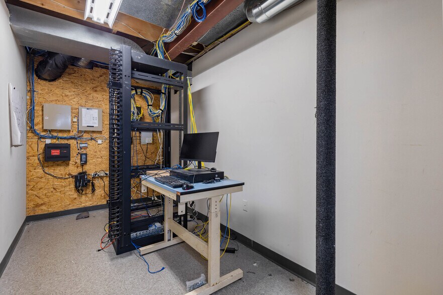 More Photos Of 1450 E Ridge Rd, Rochester Freestanding For Sale