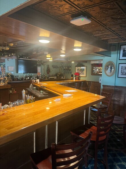 More Photos Of 429 Canada St, Lake George Restaurant For Sale