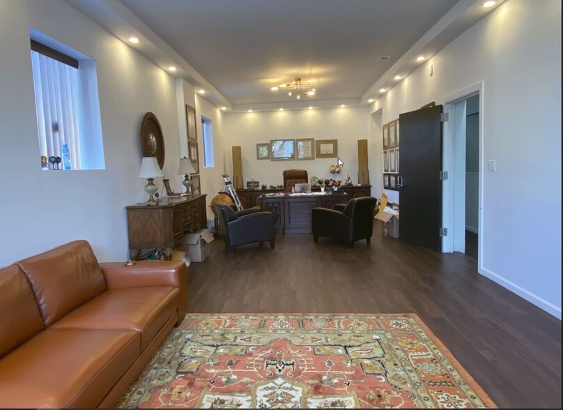 More Photos Of 26-32 Bond St, Westbury Loft Creative Space For Lease