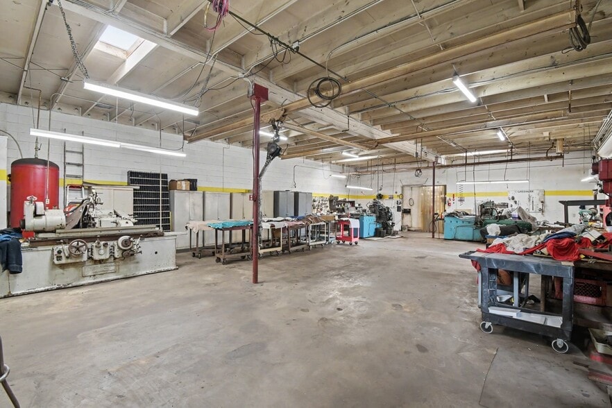 More Photos Of 1235-1239 Cushman Ave, San Diego Service For Sale