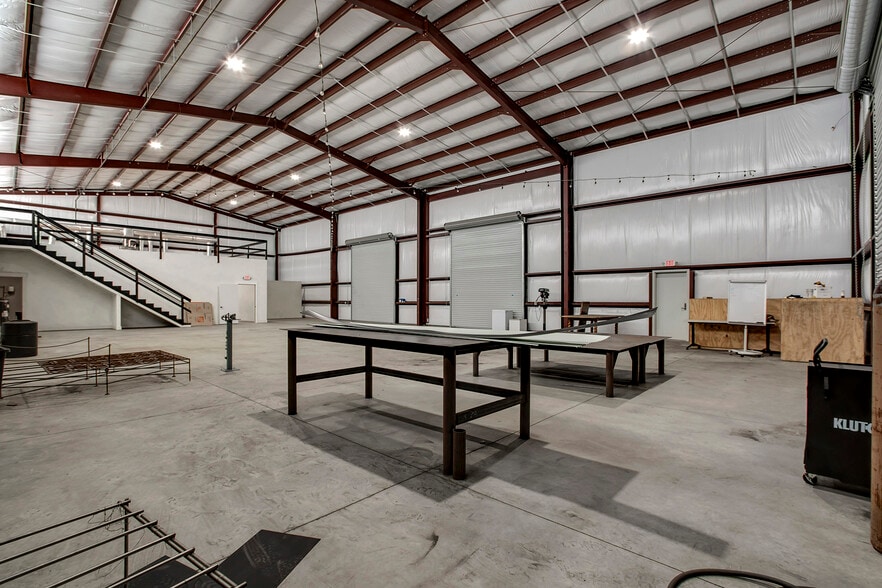 More Photos Of 145 US-70, Lenoir City Flex For Lease