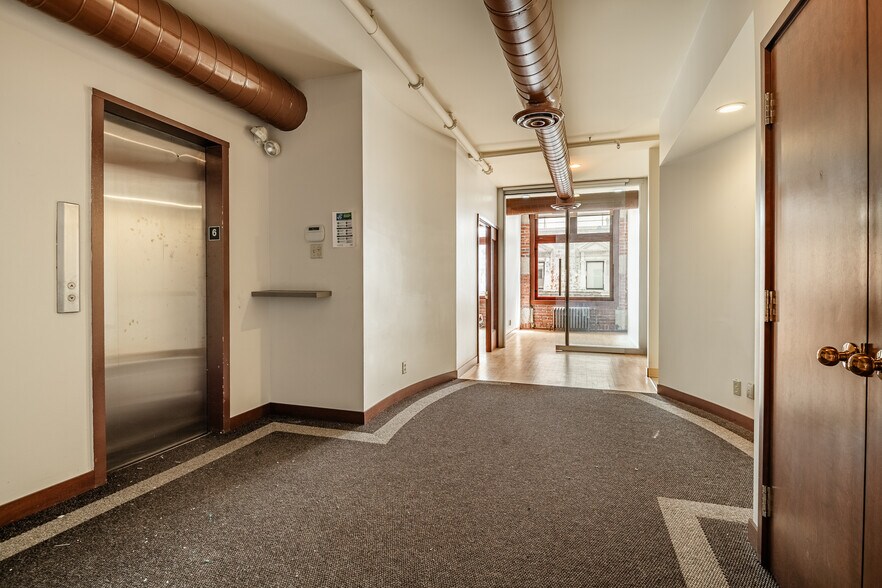 More Photos Of 261 Rue Saint-Jacques, Montréal Office For Lease