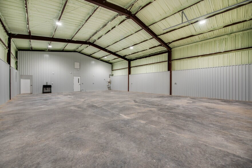 More Photos Of 1712 FM 1788, Midland Warehouse For Lease