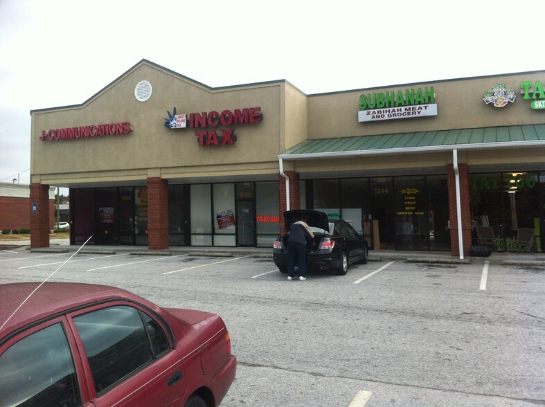 More Photos Of 1240-1254 Highway 138 SW, Riverdale Storefront For Lease