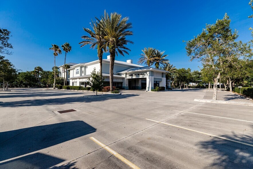 More Photos Of 2750 Indian River Blvd, Vero Beach Medical For Lease