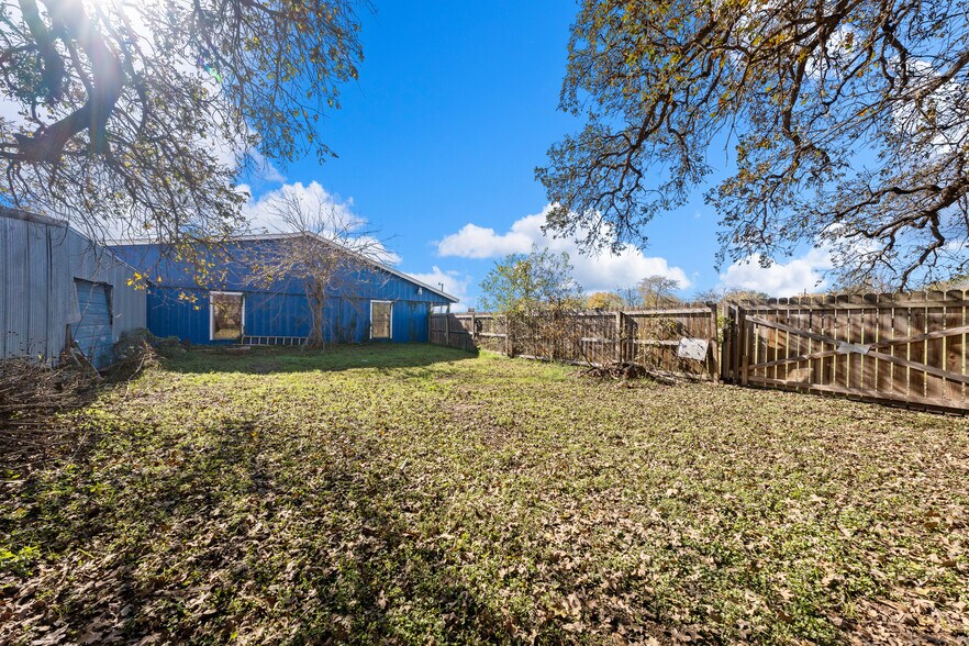 More Photos Of 3715 Bellmead Dr, Bellmead Office For Sale
