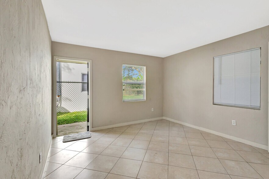 More Photos Of 832 S J St, Lake Worth Beach Multifamily For Sale