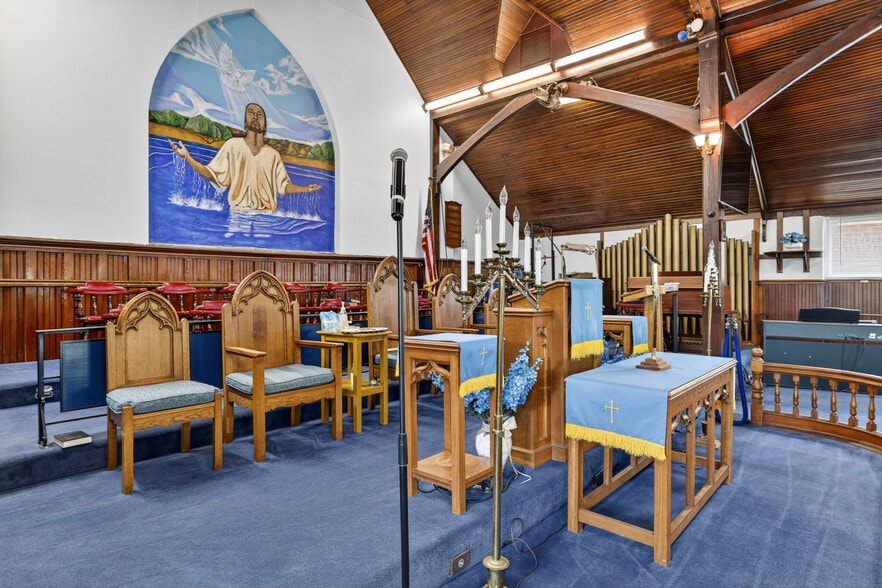More Photos Of 653 11th St NE, Washington Religious Facility For Sale