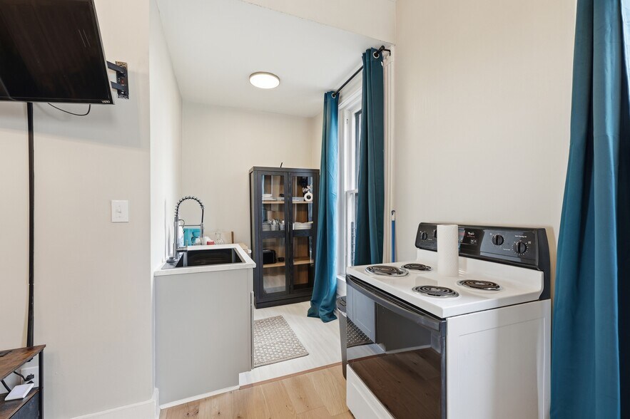 More Photos Of 83 Wilson Ave, Columbus Hospitality For Sale