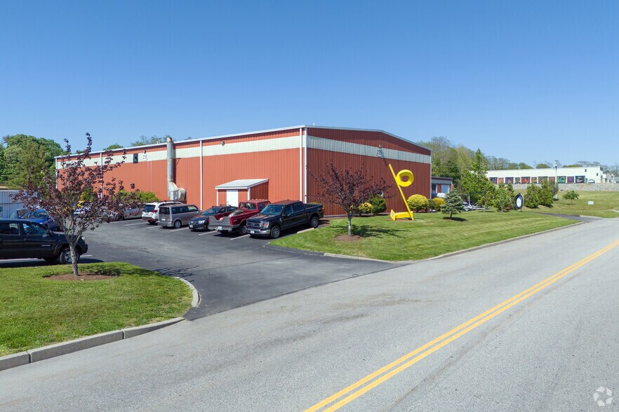 More Photos Of 255 Franklin St, Bristol Manufacturing For Lease