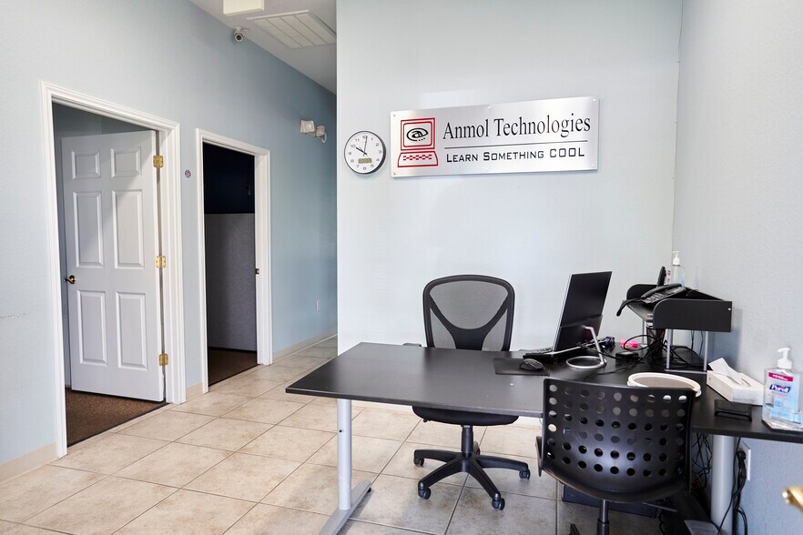 More Photos Of 1311 Chisholm Trail Rd, Round Rock Office For Lease