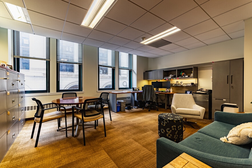 More Photos Of 50 E Washington St, Chicago Office For Sale