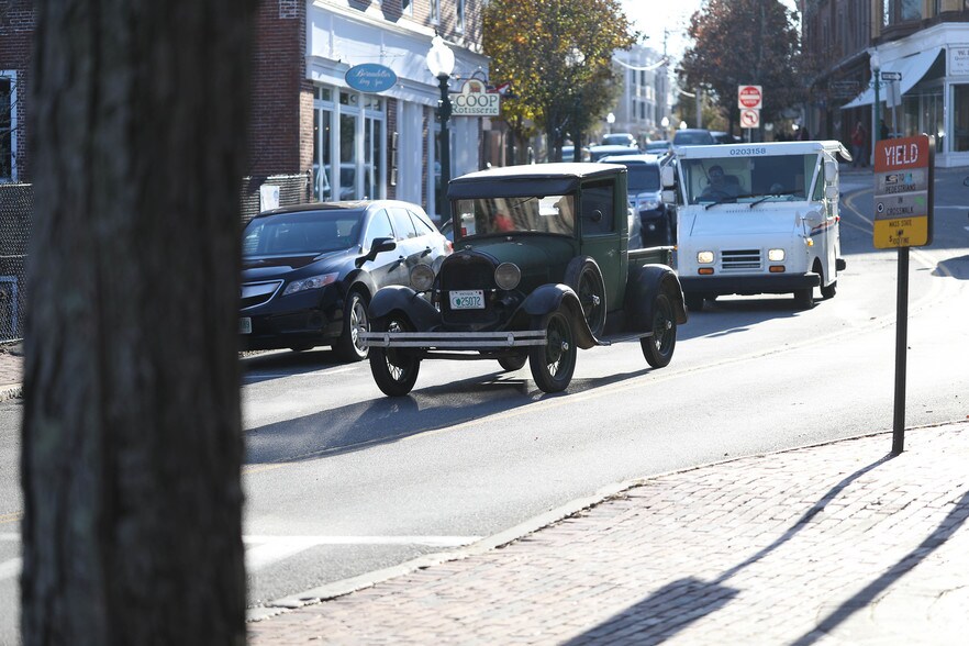 More Photos Of 104 Main St, Amesbury Storefront Retail Residential For Sale