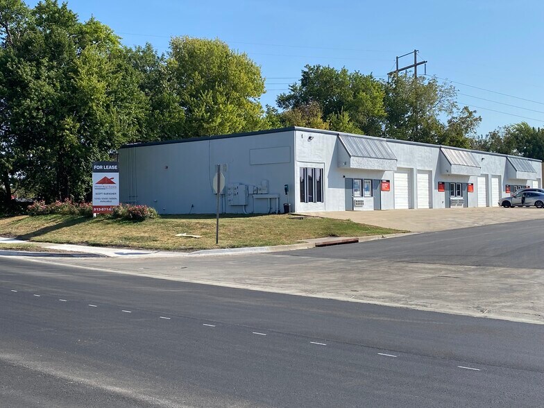 Primary Photo Of 11505-11511 S Strang Line Rd, Olathe Warehouse For Lease