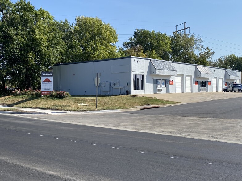 Primary Photo Of 11513 Strang Line Rd, Olathe Unknown For Lease