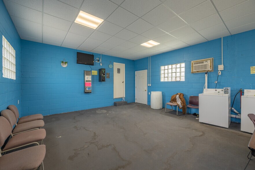 More Photos Of 220 W Lincoln St, Hawk Point General Retail For Sale