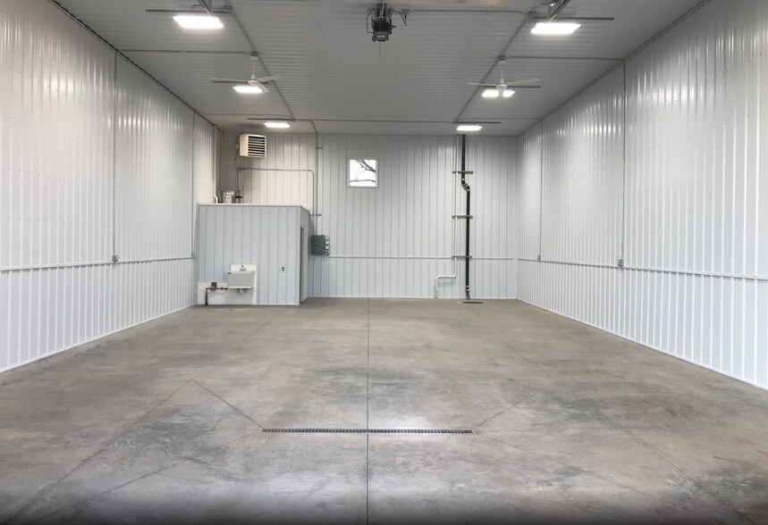More Photos Of 1038 S Victory Dr, Mankato Warehouse For Sale