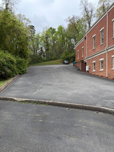 More Photos Of 823 Chickamauga Ave, Rossville Office For Lease