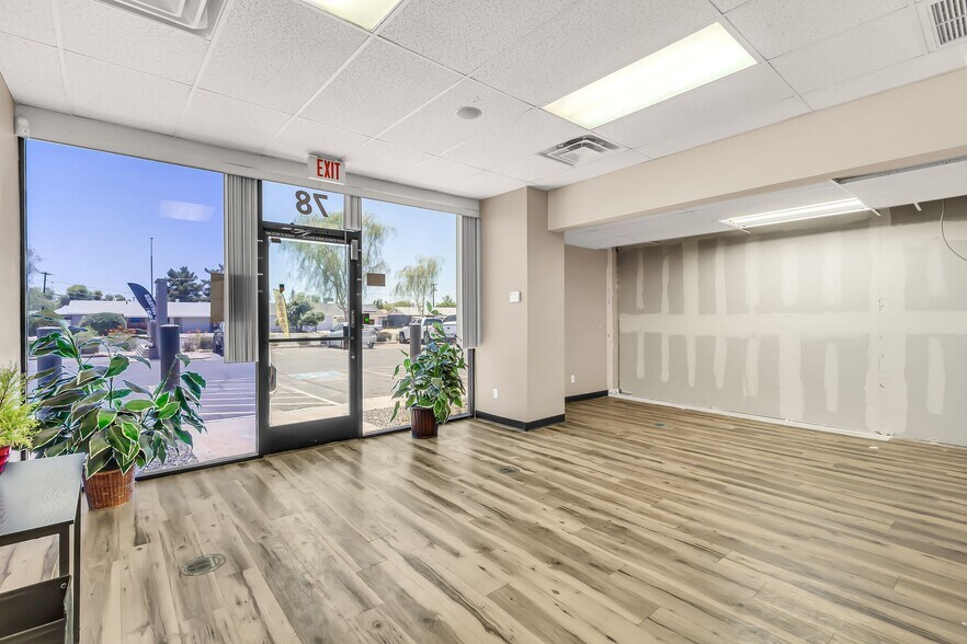More Photos Of 78 W Ray Rd, Chandler Convenience Store For Lease