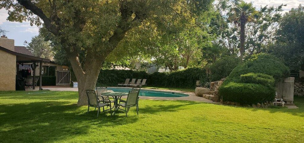 More Photos Of 41614 102nd St E, Palmdale Industrial For Lease