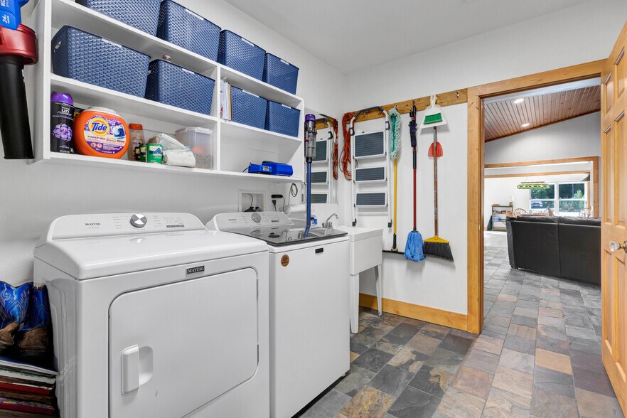 More Photos Of 21588 HWY 71, Winslow General Retail For Sale