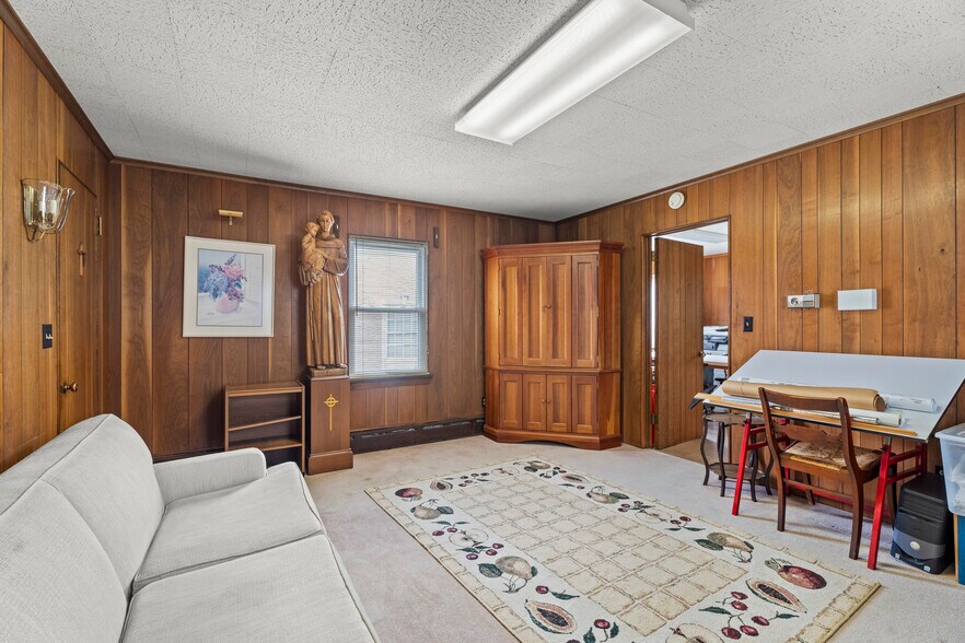 More Photos Of 32 E Main St, Mystic Office For Sale